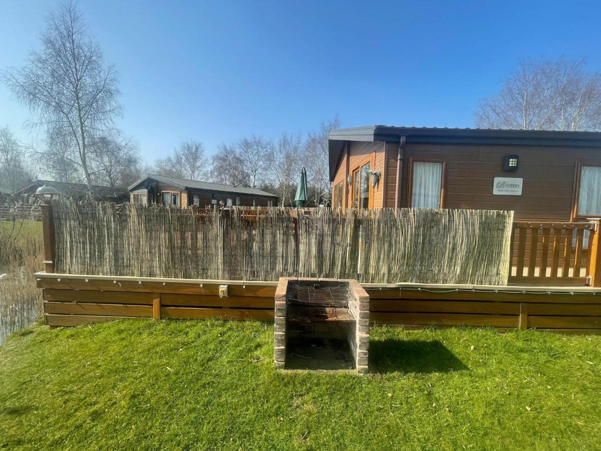 Luxury Lakeside Lodge L1 With Hot Tub Situated At Tattershall Lakes Country Park Εξωτερικό φωτογραφία