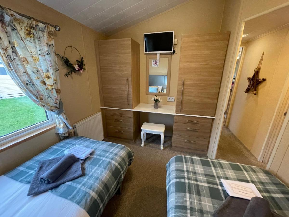 Luxury Lakeside Lodge L1 With Hot Tub Situated At Tattershall Lakes Country Park Εξωτερικό φωτογραφία