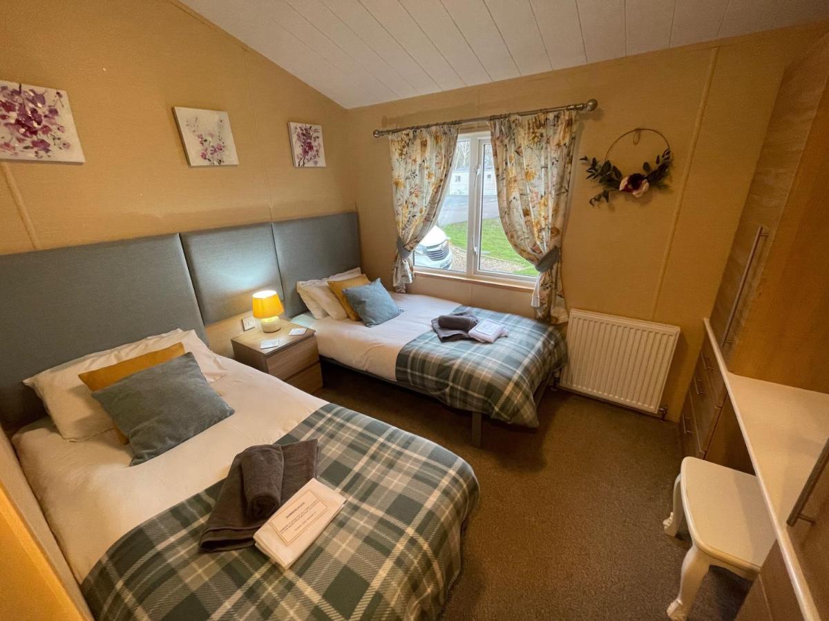 Luxury Lakeside Lodge L1 With Hot Tub Situated At Tattershall Lakes Country Park Εξωτερικό φωτογραφία