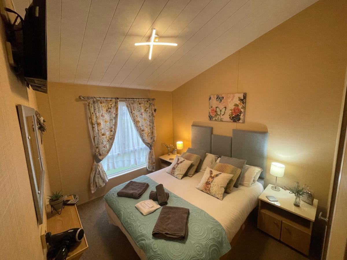 Luxury Lakeside Lodge L1 With Hot Tub Situated At Tattershall Lakes Country Park Εξωτερικό φωτογραφία