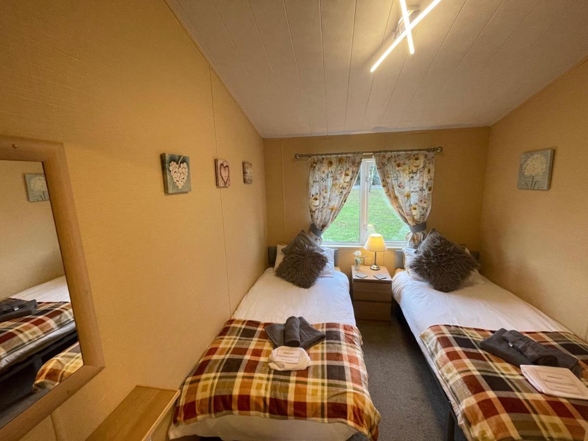 Luxury Lakeside Lodge L1 With Hot Tub Situated At Tattershall Lakes Country Park Εξωτερικό φωτογραφία