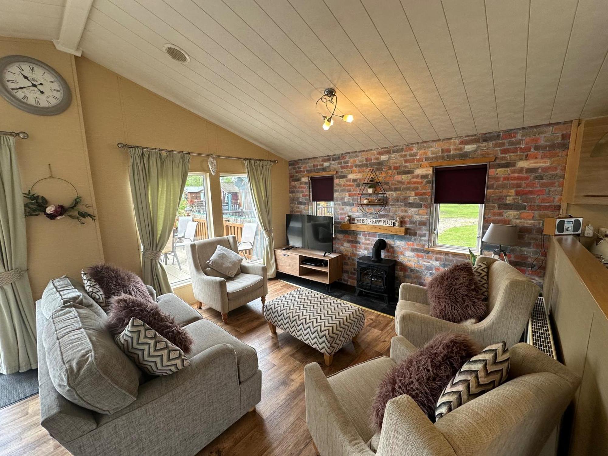 Luxury Lakeside Lodge L1 With Hot Tub Situated At Tattershall Lakes Country Park Εξωτερικό φωτογραφία