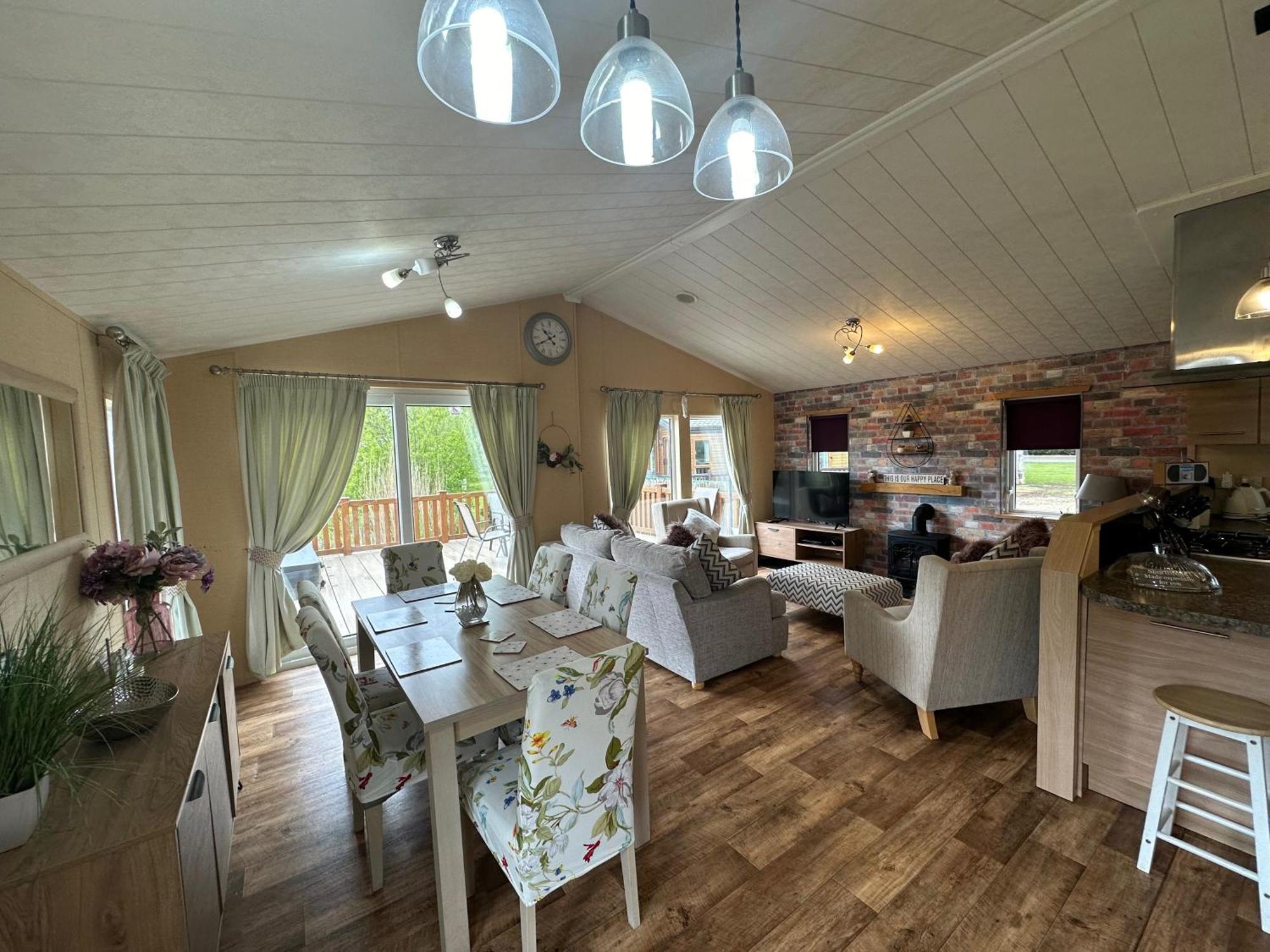 Luxury Lakeside Lodge L1 With Hot Tub Situated At Tattershall Lakes Country Park Εξωτερικό φωτογραφία