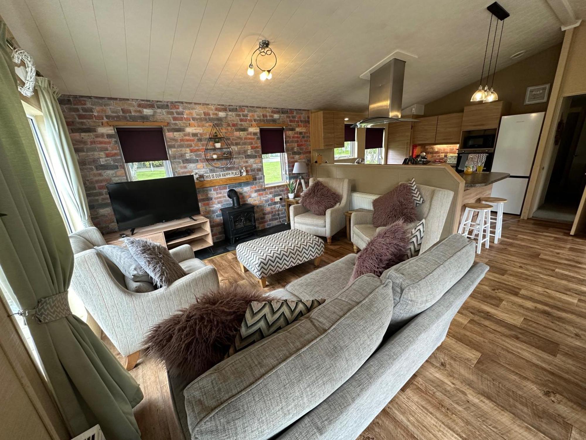 Luxury Lakeside Lodge L1 With Hot Tub Situated At Tattershall Lakes Country Park Εξωτερικό φωτογραφία